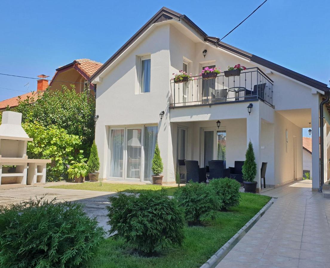 Villa Kuca Ema Belgrado Esterno foto