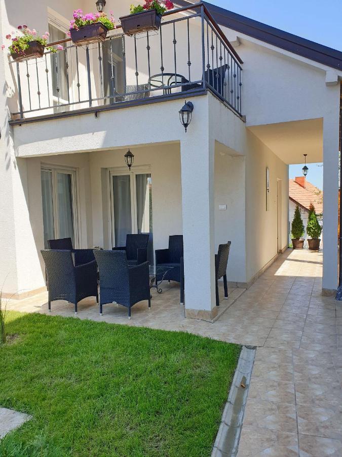 Villa Kuca Ema Belgrado Esterno foto